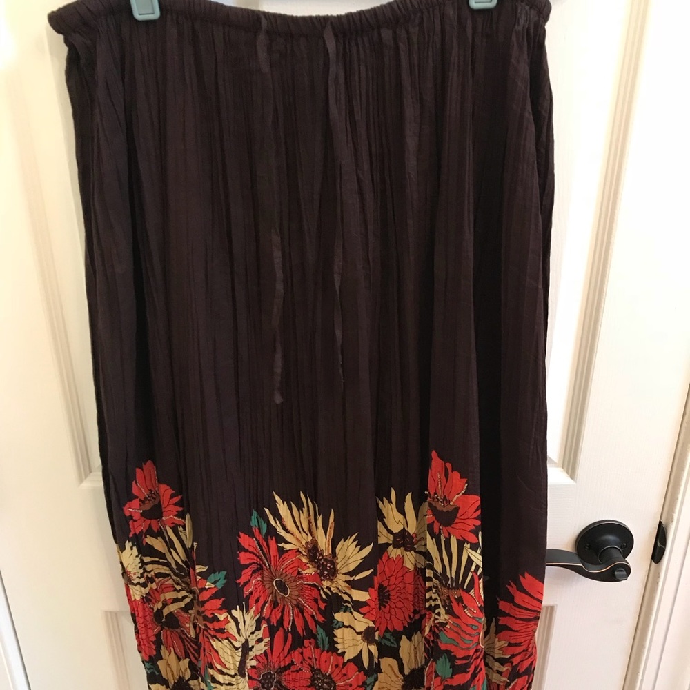 2 For $20 🔥 Avenue Floral Skirt Size 18/20